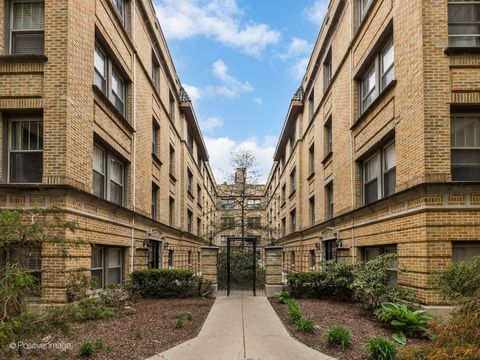Photo of 1364 W Greenleaf Avenue #1S, Chicago, IL 60626 (MLS # 12637345)
