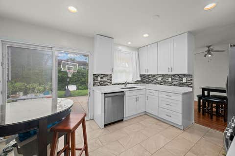 Tiny photo for 600 Thompson Boulevard, Buffalo Grove, IL 60089 (MLS # 12695205)