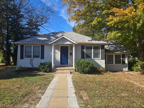 Photo of 200 N Oakland Avenue N, Carbondale, IL 62901 (MLS # 12795024)
