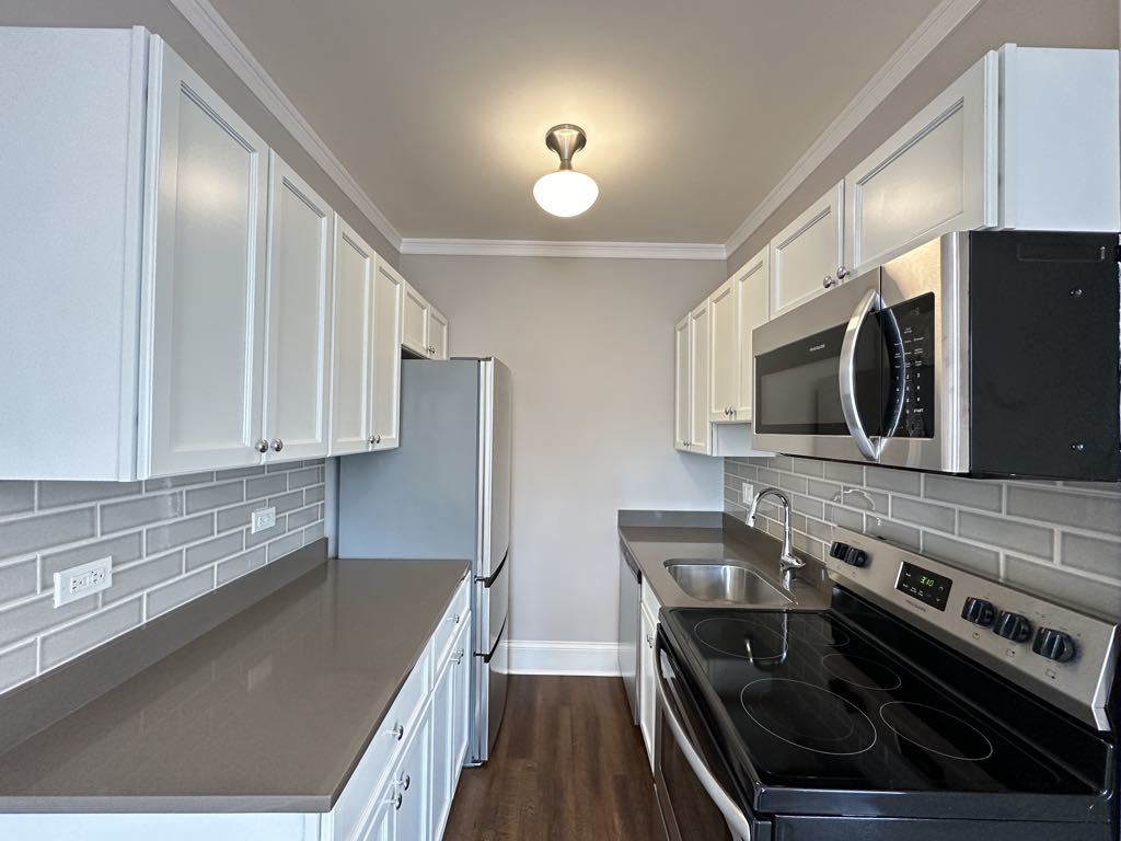 817 W Lakeside Place 311