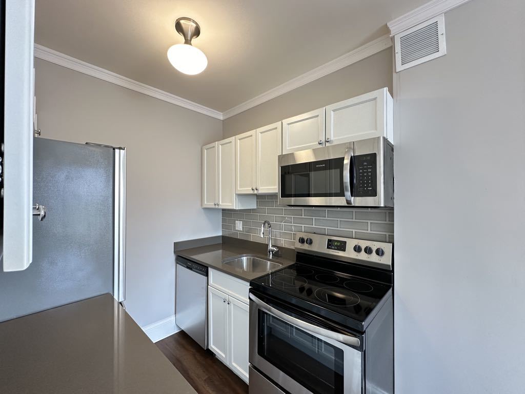 817 W Lakeside Place 311