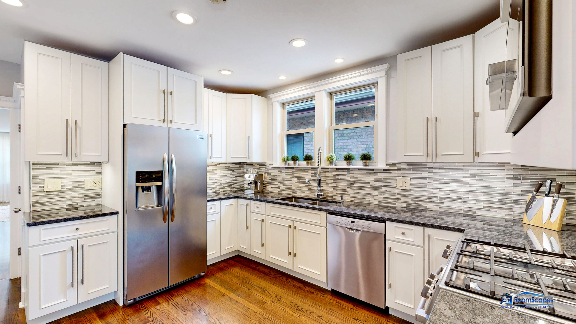 3105 N 76th Court