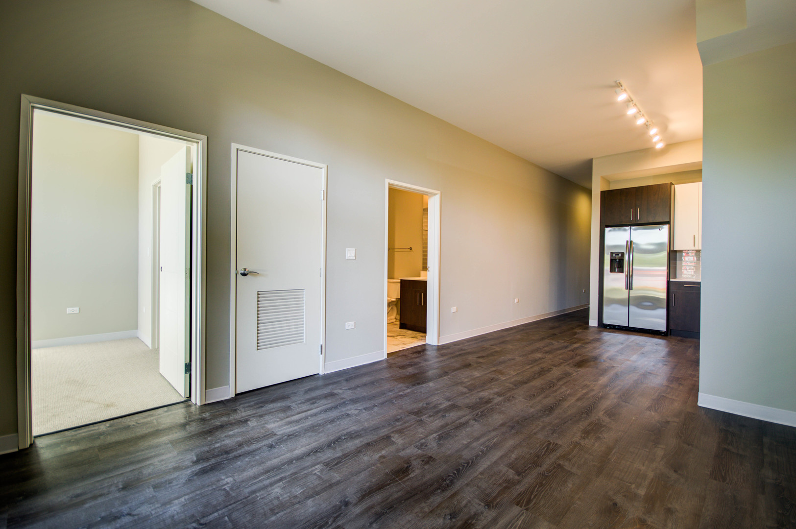 851 W Grand Avenue 102