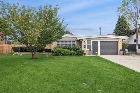 Tiny photo for 5134 N Mission Drive, Norridge, IL 60706 (MLS # 12331324)