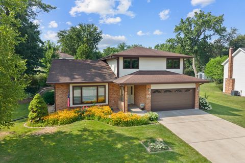 Tiny photo for 345 Mayfair Drive, Aurora, IL 60504 (MLS # 12715054)