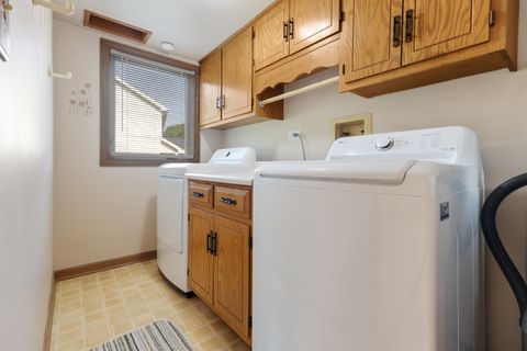 Tiny photo for 345 Mayfair Drive, Aurora, IL 60504 (MLS # 12715054)