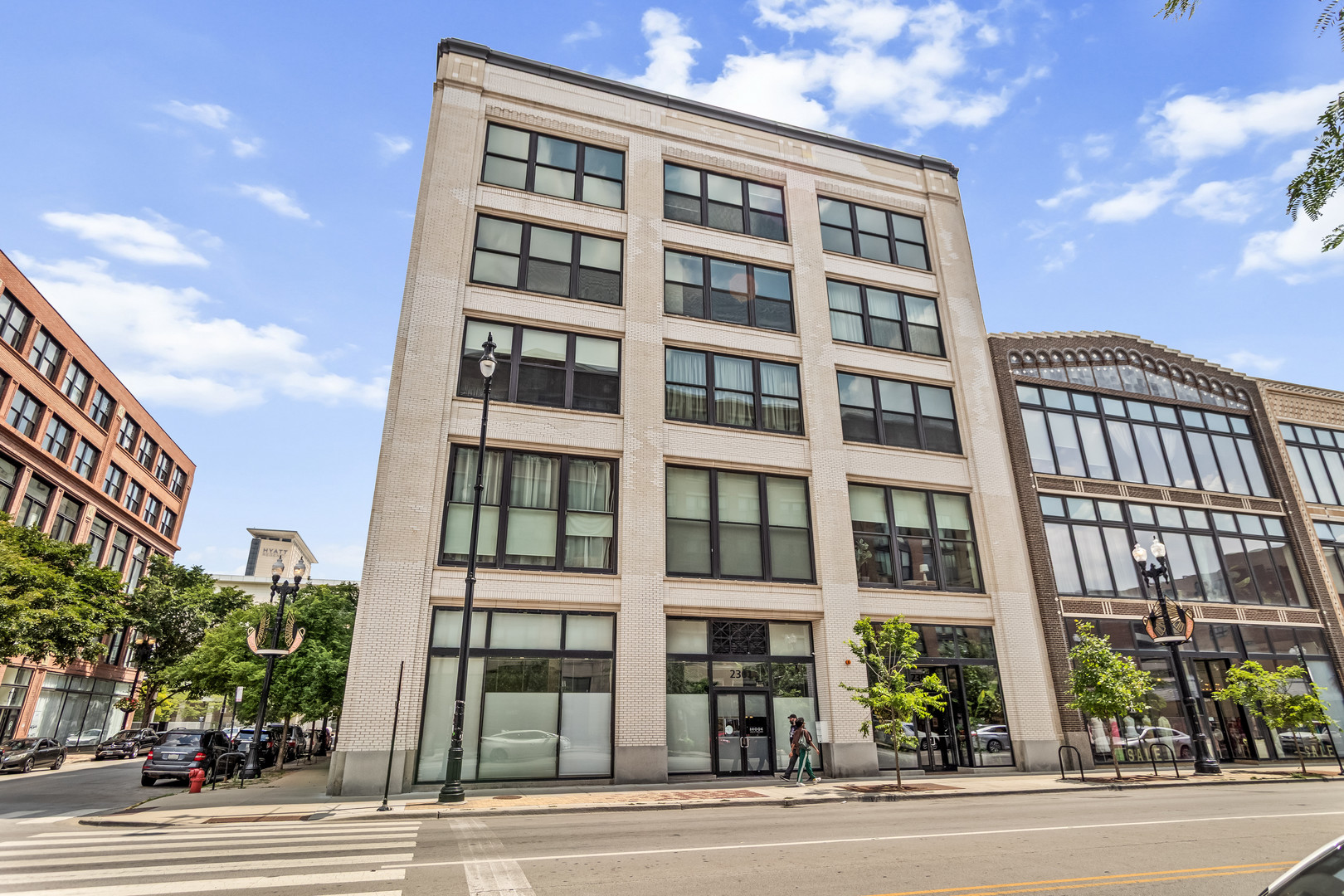 2303 S Michigan Avenue 208