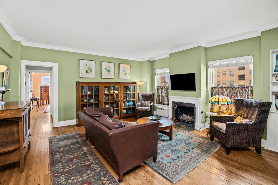 1519 Hinman Avenue 4C