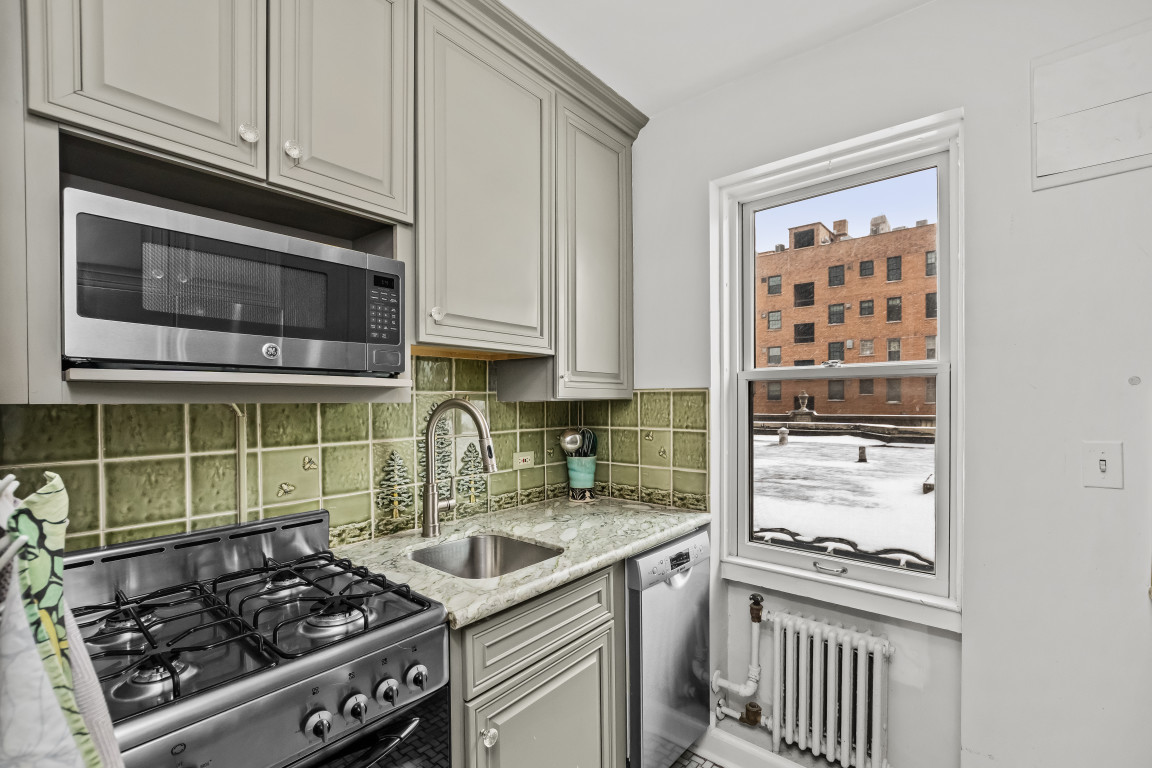 1519 Hinman Avenue 4C