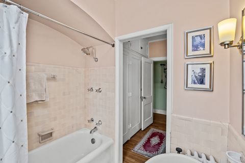 Tiny photo for 1519 Hinman Avenue #4C, Evanston, IL 60201 (MLS # 12592340)