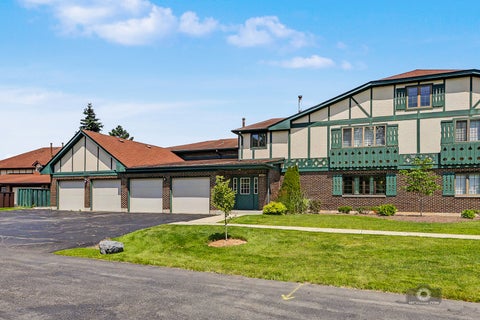 Photo of 11657 S Matterhorn Circle #102, Palos Park, IL 60464 (MLS # 12753928)