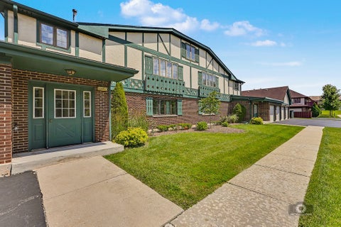 Tiny photo for 11657 S Matterhorn Circle #102, Palos Park, IL 60464 (MLS # 12753928)