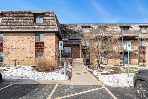 Tiny photo for 10 Oak Creek Drive #1020, Buffalo Grove, IL 60089 (MLS # 12532099)