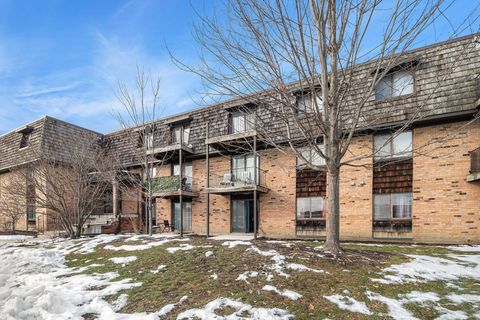 Tiny photo for 10 Oak Creek Drive #1020, Buffalo Grove, IL 60089 (MLS # 12532099)