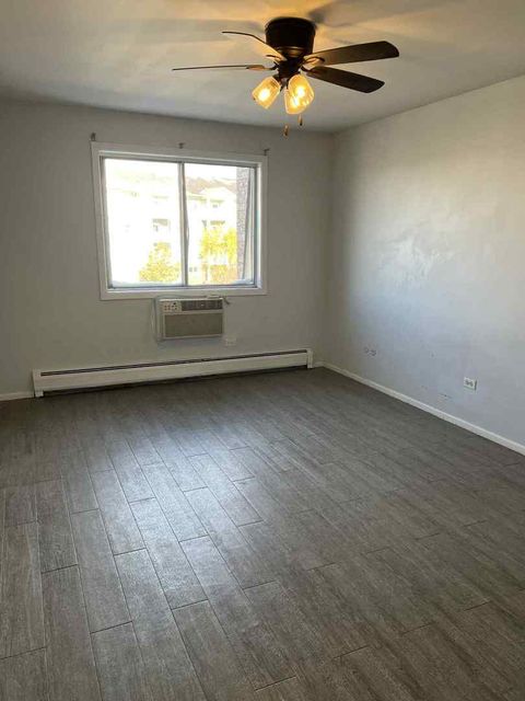 Tiny photo for 208 Shorewood Drive #3-2C, Glendale Heights, IL 60139 (MLS # 12516389)