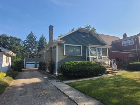 Photo of 1216 Kenmore Avenue, Joliet, IL 60435 (MLS # 12605533)