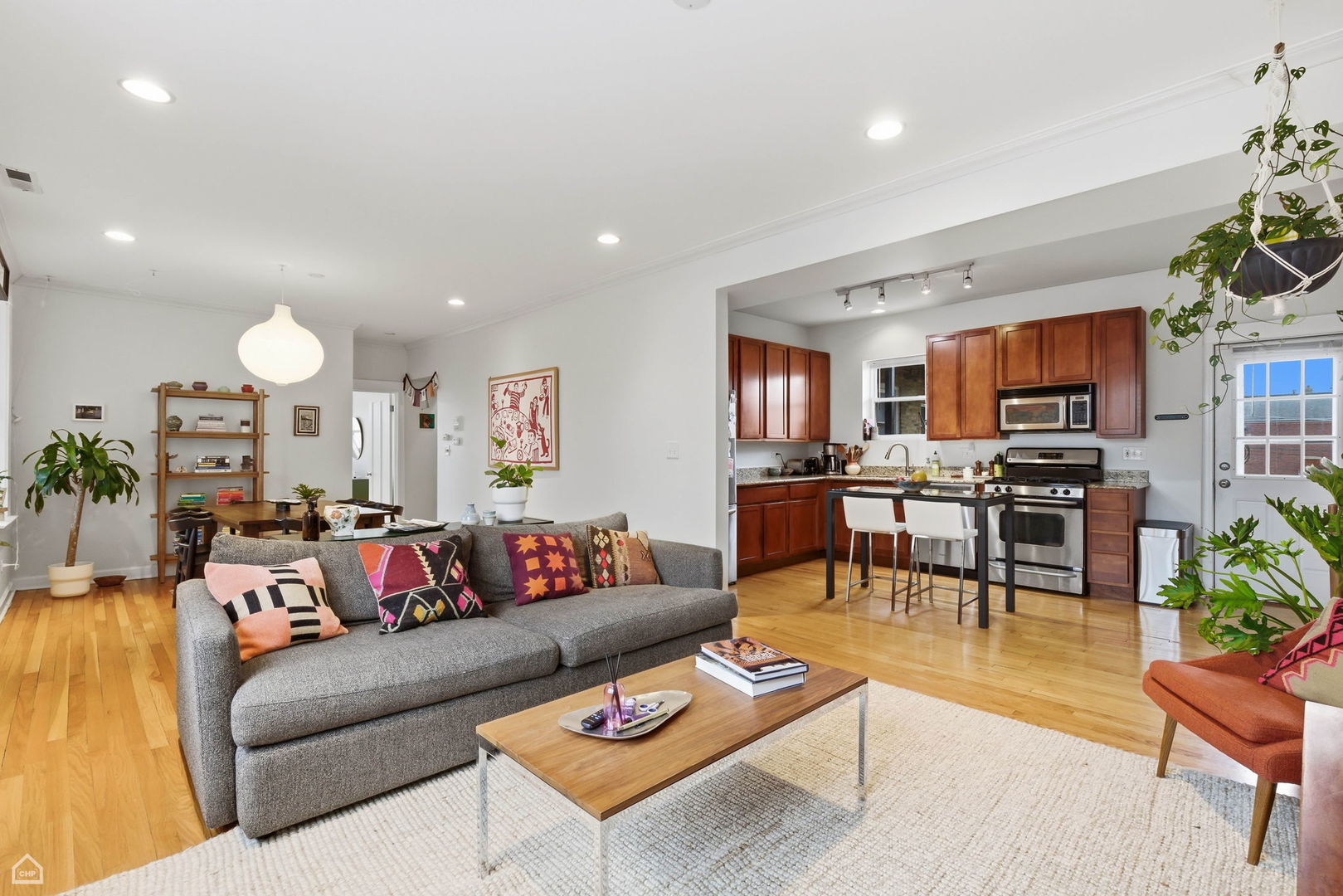 2200 W Winona Street 2