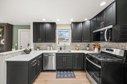 Tiny photo for 9908 S Maplewood Avenue, Chicago, IL 60655 (MLS # 12554223)