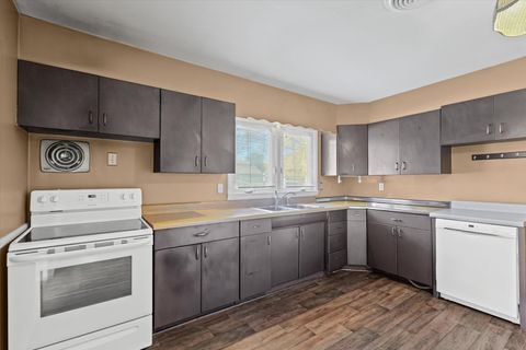 Tiny photo for 524 Gray Drive, Gibson City, IL 60936 (MLS # 12508126)