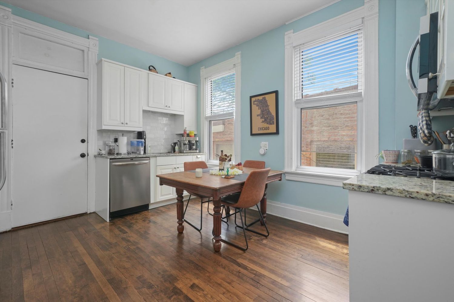 1527 N Claremont Avenue 2R