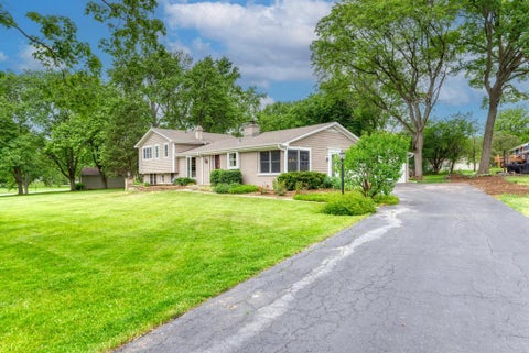 Tiny photo for 325 Canterbury Lane, Inverness, IL 60010 (MLS # 12665018)