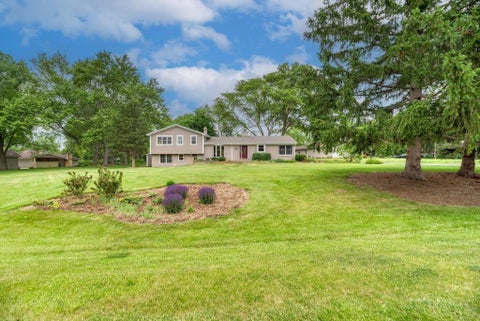 Tiny photo for 325 Canterbury Lane, Inverness, IL 60010 (MLS # 12665018)