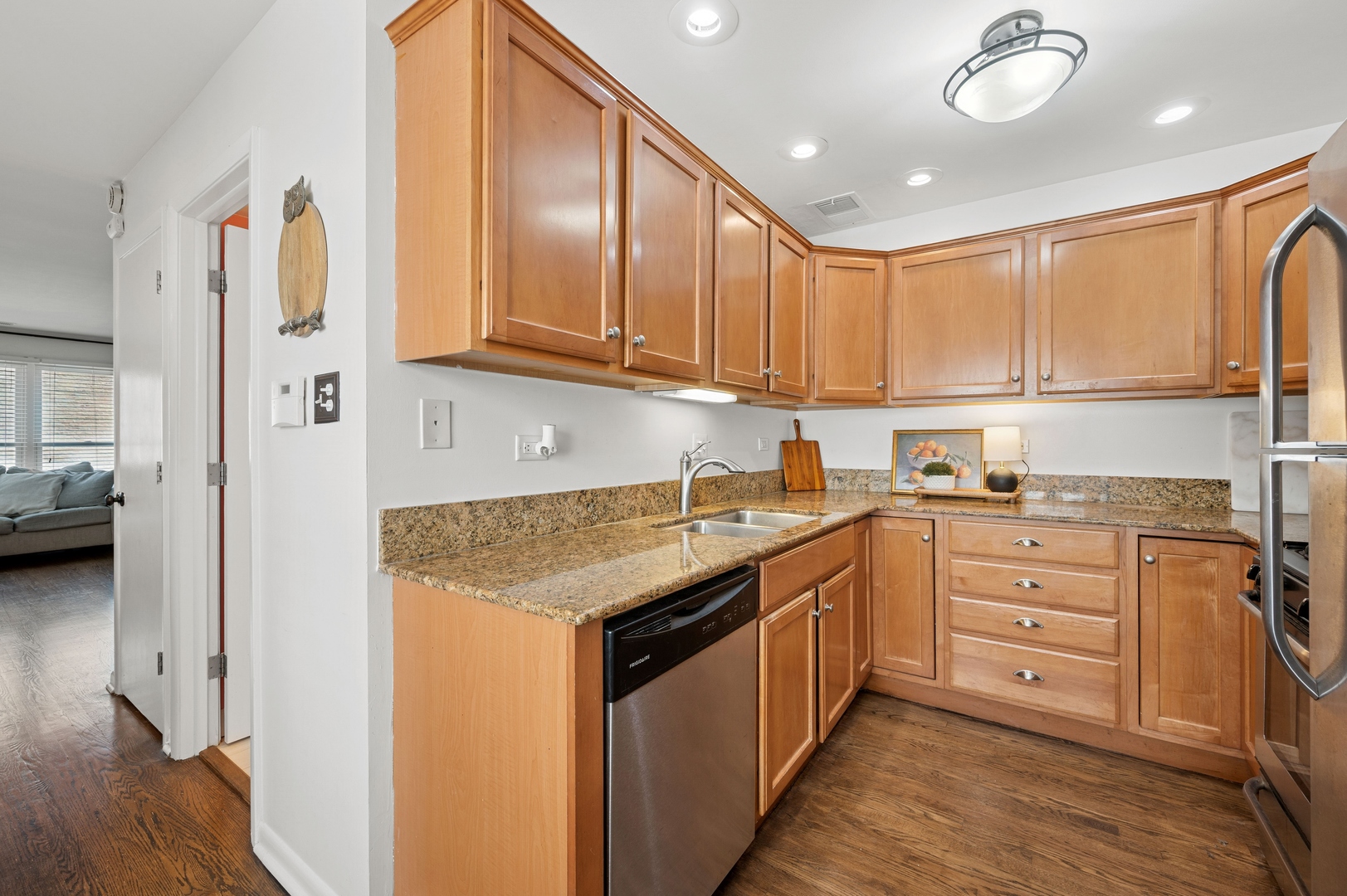 3257 N SEMINARY Avenue C