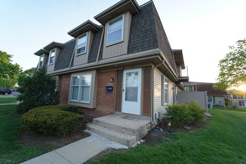 Photo of 718 Newton Court, Schaumburg, IL 60193 (MLS # 12636692)