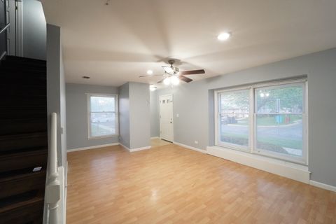 Tiny photo for 718 Newton Court, Schaumburg, IL 60193 (MLS # 12636692)
