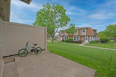 Tiny photo for 718 Newton Court, Schaumburg, IL 60193 (MLS # 12636692)
