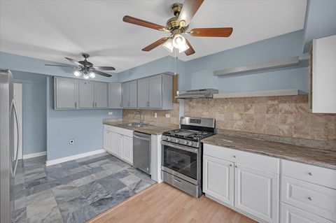 Tiny photo for 718 Newton Court, Schaumburg, IL 60193 (MLS # 12636692)