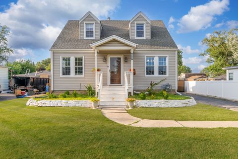 Photo of 250 Village Drive, Northlake, IL 60164 (MLS # 12446273) Photo of 250 Village Drive, Northlake, IL 60164 (MLS # 12446273)