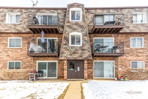 Photo of 9396 Bay Colony Drive #1S, Des Plaines, IL 60016 (MLS # 12591023)