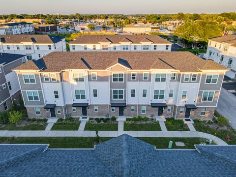 Tiny photo for 1546 Slade Way, Des Plaines, IL 60018 (MLS # 12706665)