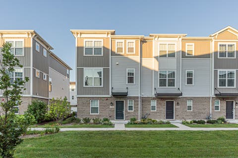Tiny photo for 1546 Slade Way, Des Plaines, IL 60018 (MLS # 12706665)