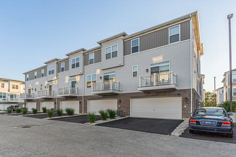 Tiny photo for 1546 Slade Way, Des Plaines, IL 60018 (MLS # 12706665)