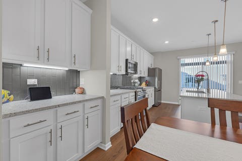 Tiny photo for 1546 Slade Way, Des Plaines, IL 60018 (MLS # 12706665)
