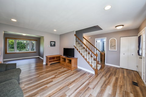 Tiny photo for 297 Springbrook Lane, Carol Stream, IL 60188 (MLS # 12674387)