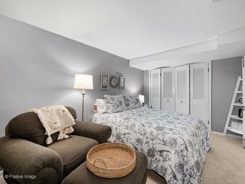 Tiny photo for 317 E Walnut Street, Hinsdale, IL 60521 (MLS # 12604866)