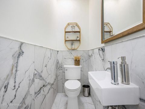 Tiny photo for 317 E Walnut Street, Hinsdale, IL 60521 (MLS # 12604866)