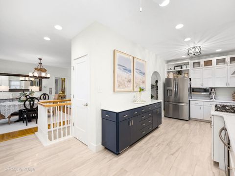 Tiny photo for 317 E Walnut Street, Hinsdale, IL 60521 (MLS # 12604866)