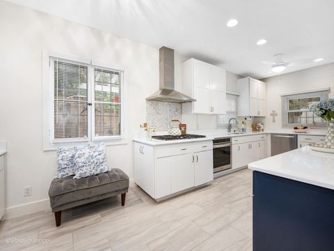 Tiny photo for 317 E Walnut Street, Hinsdale, IL 60521 (MLS # 12604866)