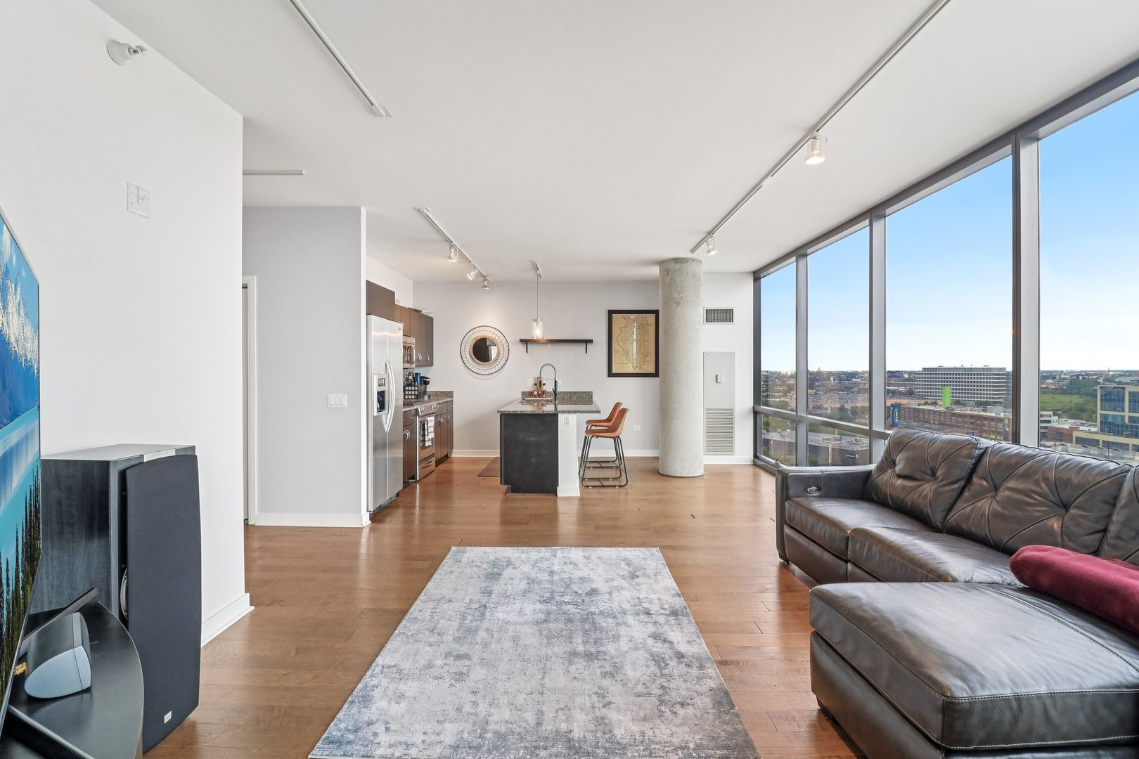 860 W Blackhawk Street 1404