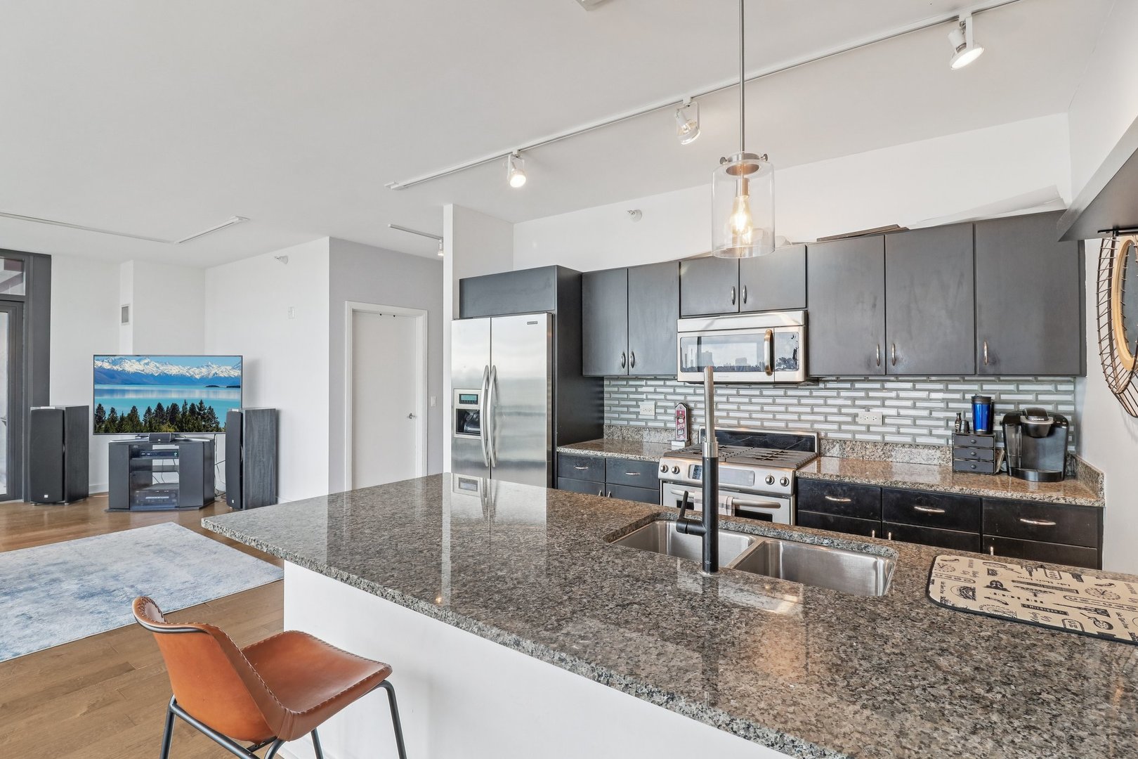 860 W Blackhawk Street 1404