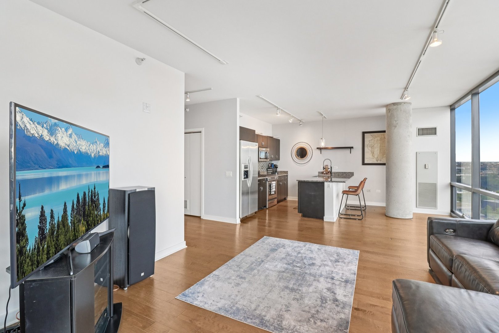 860 W Blackhawk Street 1404