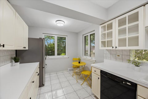 Tiny photo for 1260 Portsmouth Avenue, Westchester, IL 60154 (MLS # 12671203)