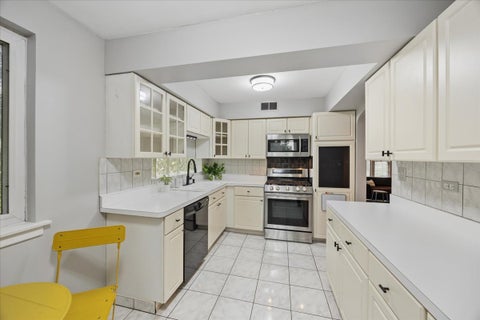 Tiny photo for 1260 Portsmouth Avenue, Westchester, IL 60154 (MLS # 12671203)