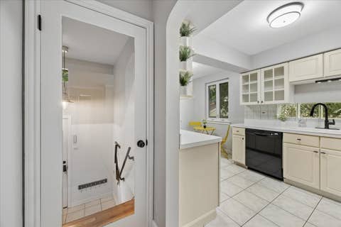 Tiny photo for 1260 Portsmouth Avenue, Westchester, IL 60154 (MLS # 12671203)