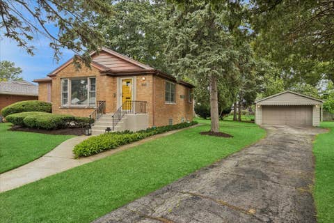Tiny photo for 1260 Portsmouth Avenue, Westchester, IL 60154 (MLS # 12671203)