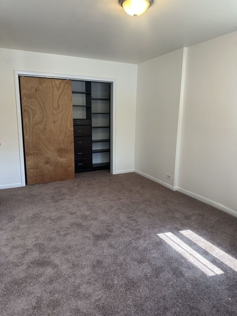 5826 N Broadway Street 1